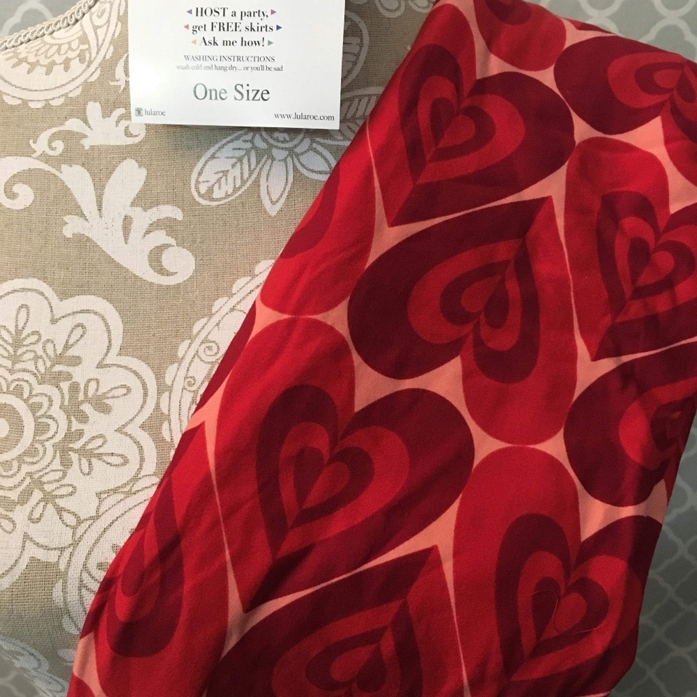 Lularoe vintage Valentine's leggings